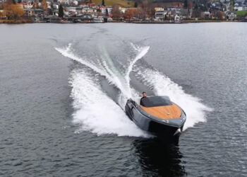 Porsche unveils its luxury speedboat