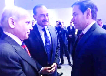 Pakistan army chief meets world leaders in rare Davos appearance