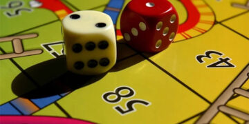 Playing board games has long-term benefits for the brain, research shows.