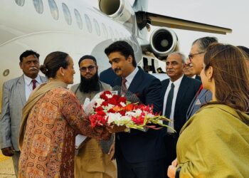 Syed Zulfiqar Ali Shah on behalf of Sindh Government welcomed Princess Zara Aga Khan upon her arrival in Karachi.
