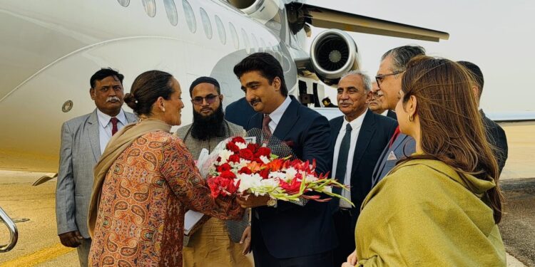 Syed Zulfiqar Ali Shah on behalf of Sindh Government welcomed Princess Zara Aga Khan upon her arrival in Karachi.