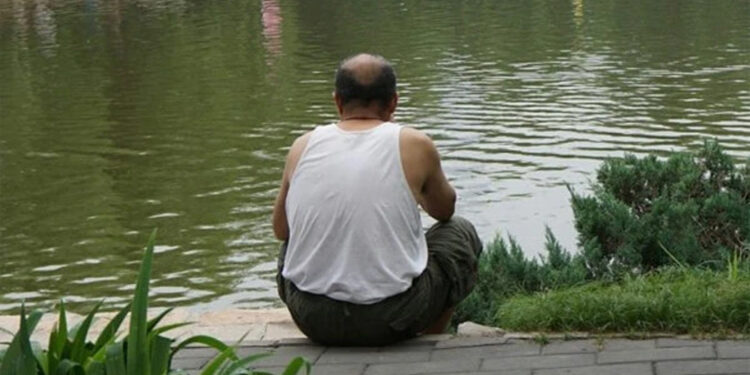 Husband turns out to be bald after being tricked into believing he has thick hair; wife files FIR.