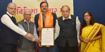 Dr. Deepak Shikarpur  honored with the ‘Swami Vivekananda Youth Empowerment Award’  