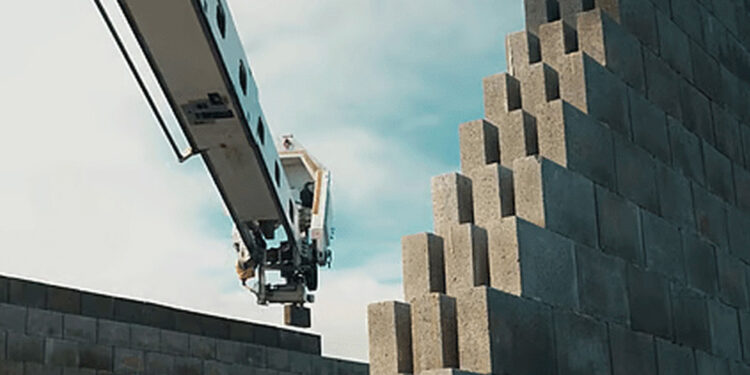 Introducing modern robot technology for building houses.