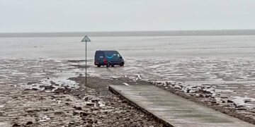 Guidance from the GPS led the vehicle into the swamp.