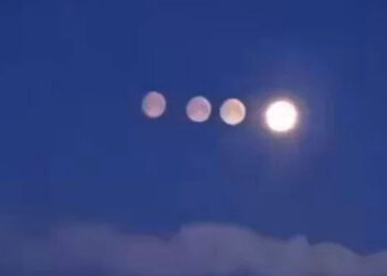 4 moons appear in the sky together after 2 suns.
