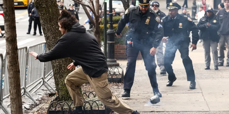 New York police probe man for throwing ‘ignited’ devices near anti-Muslim protest in front of Mayor Mamdani’s house