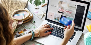 Online shopping becomes expensive, woman falls victim to huge financial fraud.