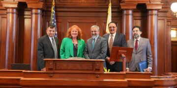 Consul General Visits Illinois General Assembly. Receives Proclamation declaring 23 March as Pakistan Day in Illinois