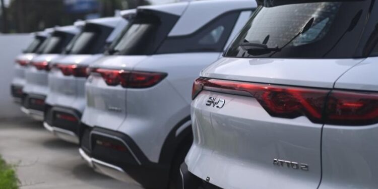 BYD-MMC Delivers 100 Atto 2 Vehicles Across Pakistan in a Single Day