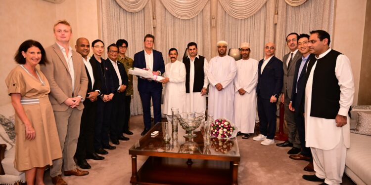 Diplomats attend iftar by Mundia group