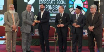 Mr. Saeed Shafiq (Former President – kCCI / JPSD ) receiving shield from Mr. Mustafa Kamal (