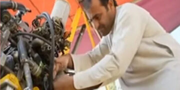 Amazing video of a glider made from scrap metal flying thousands of feet high.