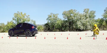 Speed skiing record set on asphalt in the US.