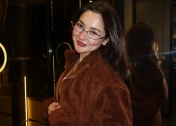 Hania Aamir Calls Out Online Toxicity, Says ‘People Just Hate Happy Women