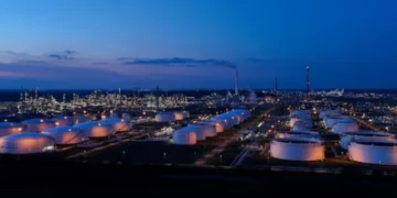 Oil Prices Rise as Fragile Ceasefire Clouds Strait of Hormuz Supply Outlook