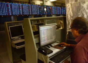 PSX Plunges Over 5,300 Points Amid US-Iran Tensions and Oil Price Surge