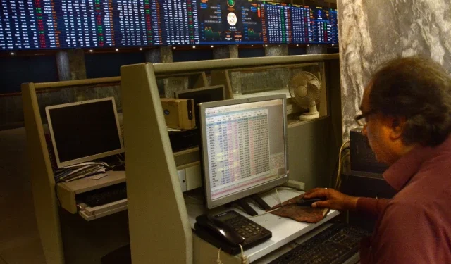 PSX Plunges Over 5,300 Points Amid US-Iran Tensions and Oil Price Surge