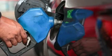 Bangladesh Cuts Office Hours, Spending to Tackle Energy Crisis Amid Global Fuel Disruptions