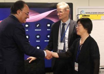 Pakistan, AIIB Discuss Expanding Infrastructure Investment