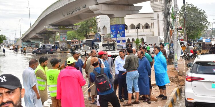 Heavy Rainfall in Karachi Claims Six Lives, Sparks Citywide Emergency Response