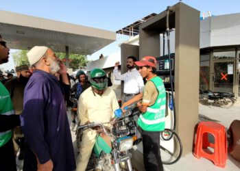 Saylani Welfare Provides Free Petrol to Bykea and Food Delivery Riders in Karachi