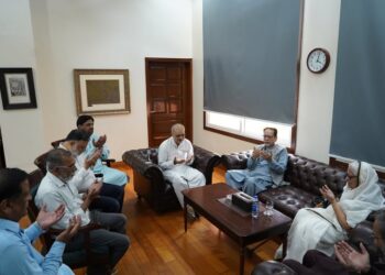 Hafiz Naeem ur Rehman and Zehra Nigah Condole Passing of ACP President’s Brother