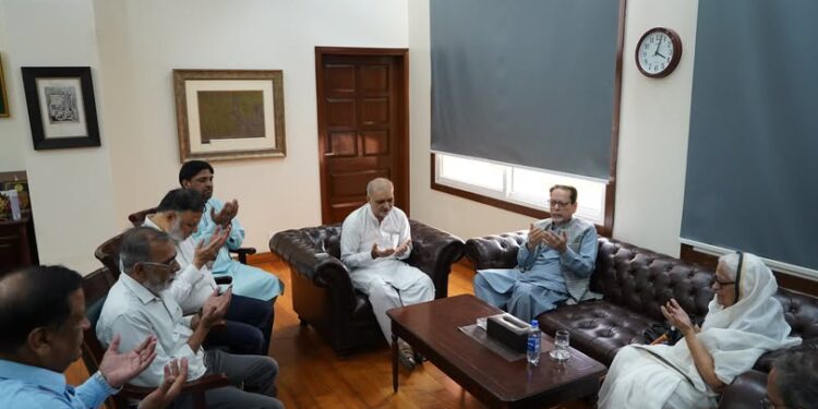 Hafiz Naeem ur Rehman and Zehra Nigah Condole Passing of ACP President’s Brother