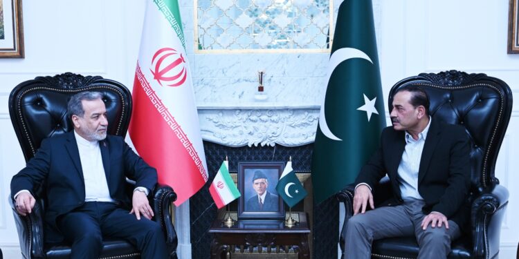 Field Marshal Asim Munir Meets Iranian FM Abbas Araghchi in Islamabad to Discuss Regional Situation