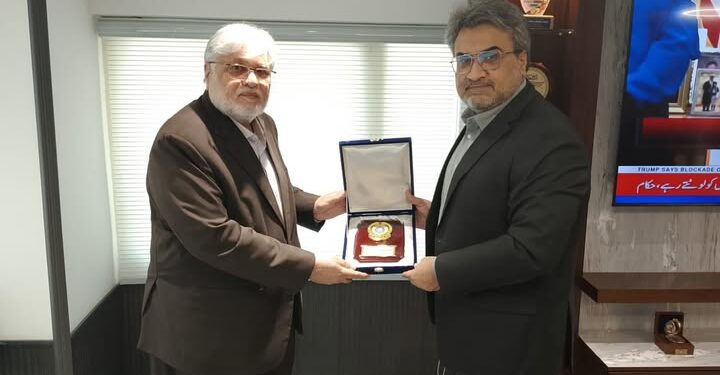 Ateeq Ur Rahman Honoured by PNSC CEO Syed Jarar Haider Kazmi for Contribution to National Economy