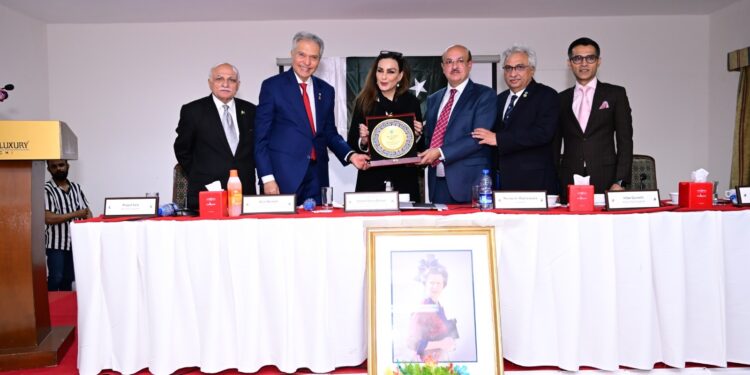 Senator Sherry Rehman Highlights Global Instability and Pakistan’s Diplomatic Role at ESUP Session in Karachi