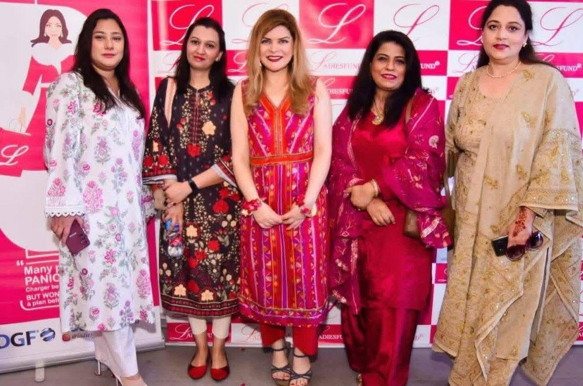 Zeerak Jarrat, Sana Pirzada, Tara Uzra Dawood, Uzma Azam, Aliya Faizi