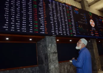 PSX Turns Bearish as KSE-100 Drops Nearly 2% Amid Geopolitical Uncertainty