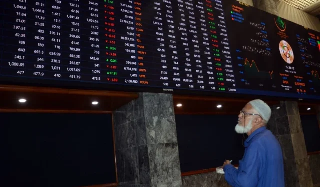 PSX Turns Bearish as KSE-100 Drops Nearly 2% Amid Geopolitical Uncertainty