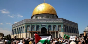 Israeli Settlers Storm Al-Aqsa Mosque Compound Amid Rising West Bank Tensions
