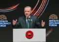 Erdogan Warns of Global Crisis, Calls for Diplomacy at Antalya Forum