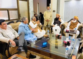 Fazlur Rehman Urges Gulf States to Reassess US Bases, Warns of Rising Global Conflict