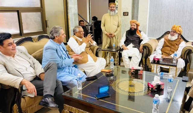 Fazlur Rehman Urges Gulf States to Reassess US Bases, Warns of Rising Global Conflict