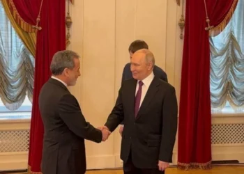 Iran Says It Is Reviewing Trump’s Call for Talks as Russia Backs Regional Peace Efforts