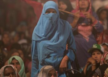 Seminar in Karachi Flags Rising Concern Over Suicide Cases Among Female Students