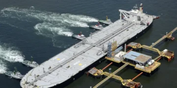 LNG Tankers Resume Limited Transit Through Strait of Hormuz Amid Gulf Tensions