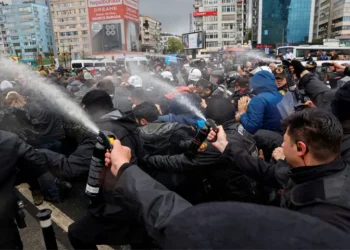 Hundreds Arrested as Turkish Police Crack Down on May Day Protests in Istanbul