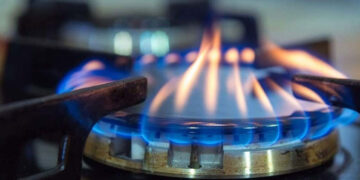 Pakistan to End Rs140 Billion Gas Cross-Subsidy by 2027 Under IMF Commitment, Shift Toward Income-Based Relief