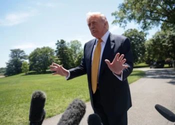 Trump Says Iran Nuclear Threat Outweighs Economic Pain as Strait of Hormuz Crisis Deepens
