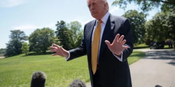 Trump Says Iran Nuclear Threat Outweighs Economic Pain as Strait of Hormuz Crisis Deepens