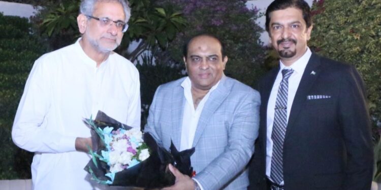 Afzaal Adhia Hosts Dinner in Honour of Shahid Khaqan Abbasi and Miftah Ismail