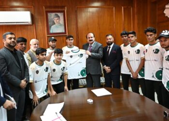 Rana Mashhood Meets Pakistan Street Children Football Team, Vows Full Support for Mexico Tournament