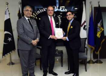 Business Leader M. Amayed Ashfaq Tola Presents Budget Proposals to Finance Minister