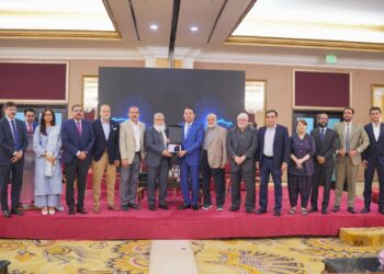 KCCI President Rehan Hanif Receives Shield at Mobile Commerce & Digital Banking Conference