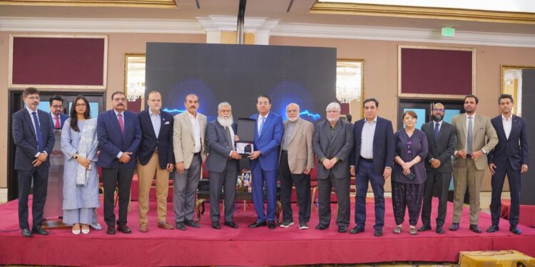 KCCI President Rehan Hanif Receives Shield at Mobile Commerce & Digital Banking Conference